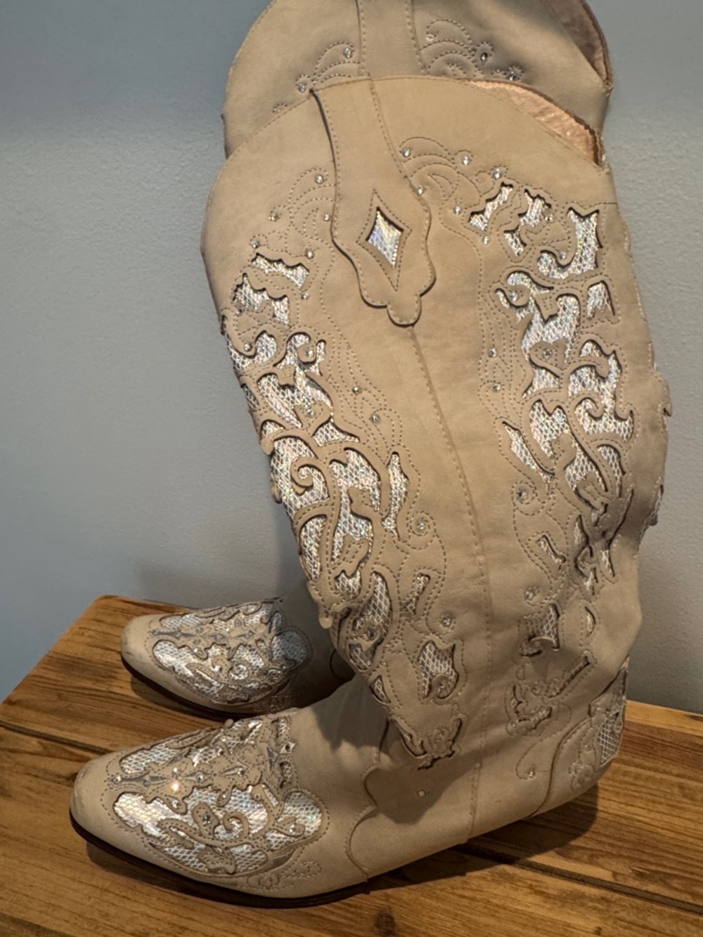 Embellished  Beige  wedding Western Cowboy Boots size 8.5